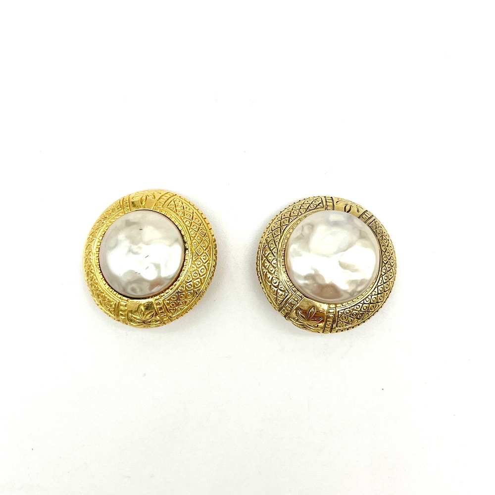 Carolee‎ Faux Pearl Clip On Earrings Gold Tone Textured Statement